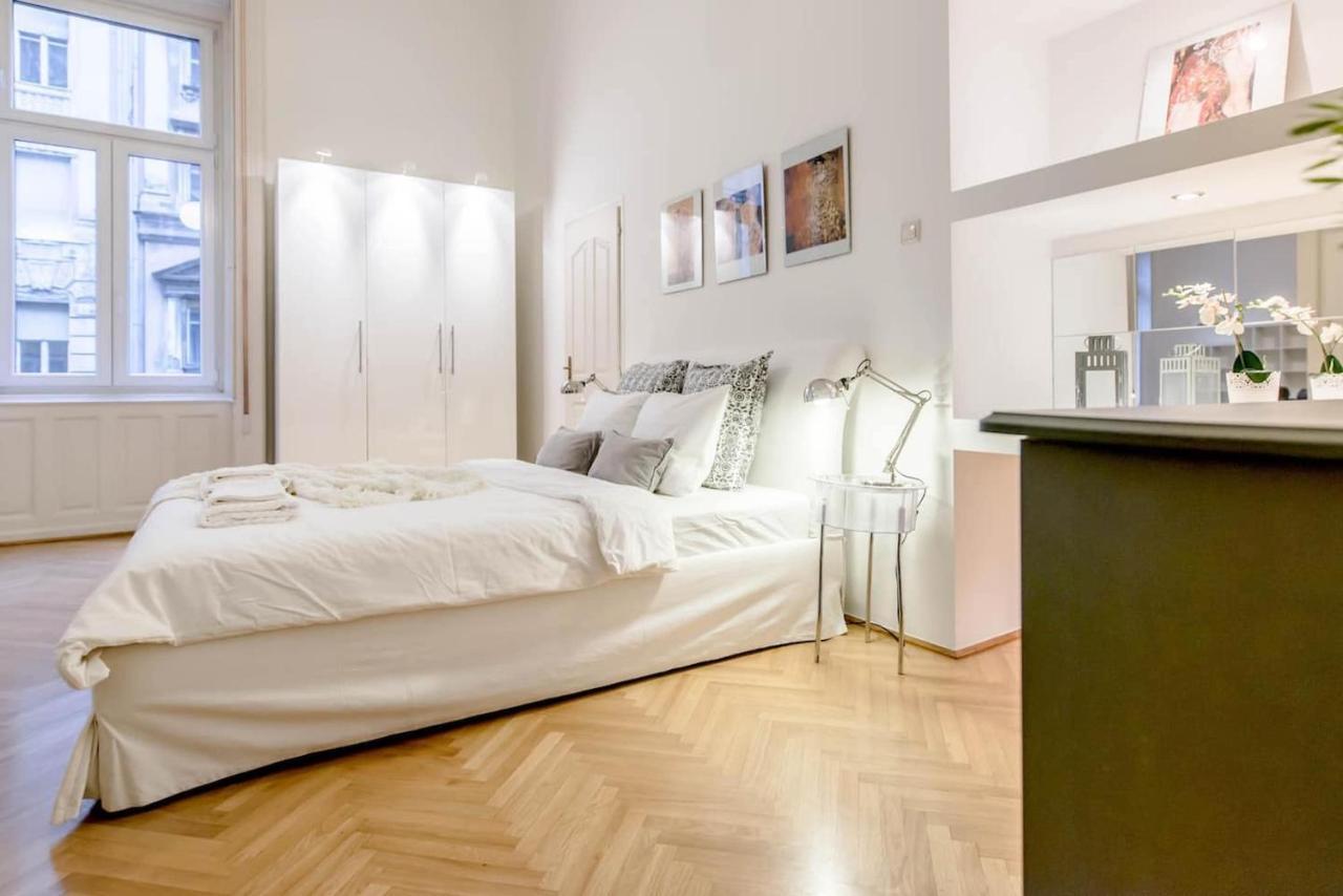Bourgeois Elegance In The Heart Of Budapest Ngoại thất bức ảnh