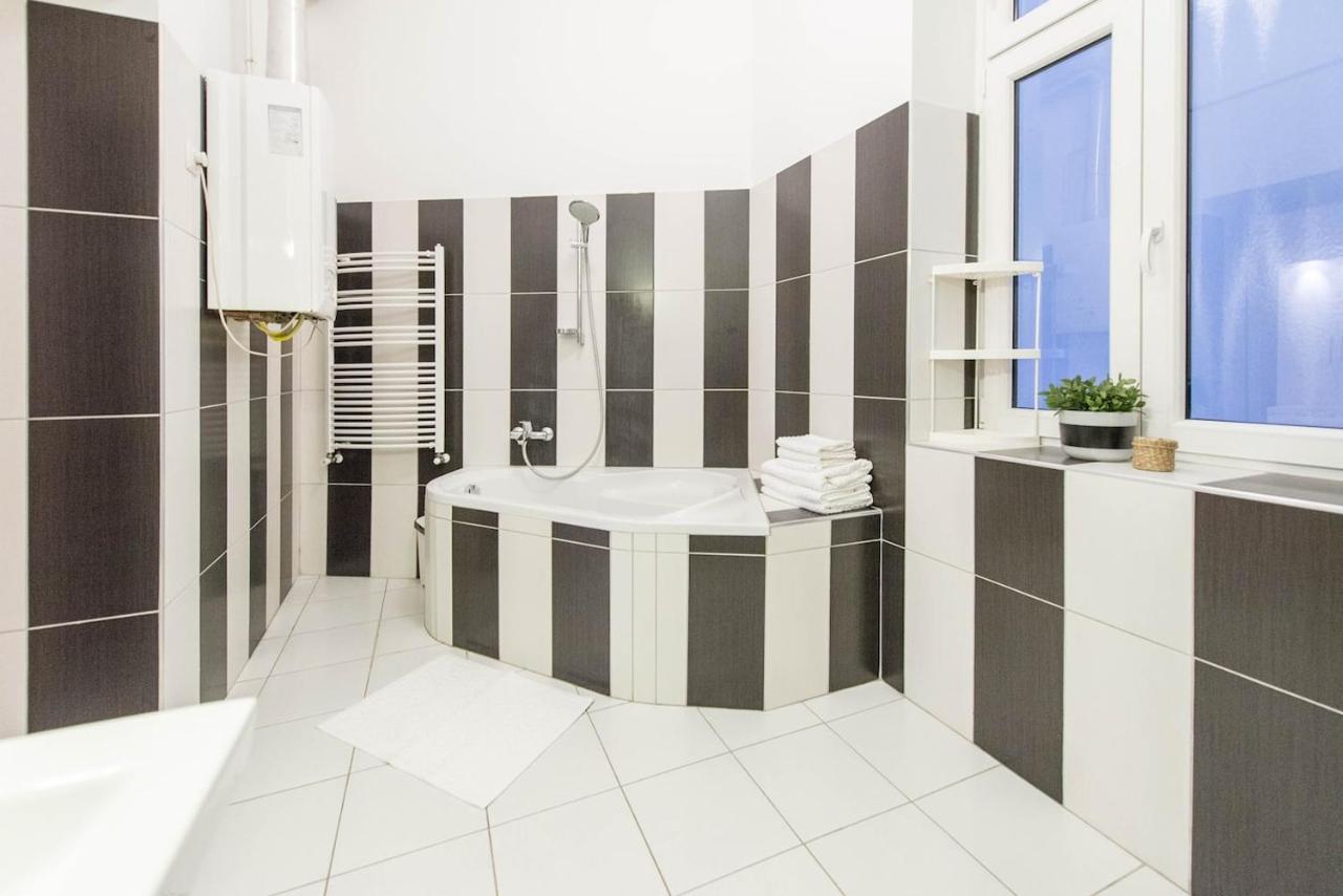 Bourgeois Elegance In The Heart Of Budapest Ngoại thất bức ảnh
