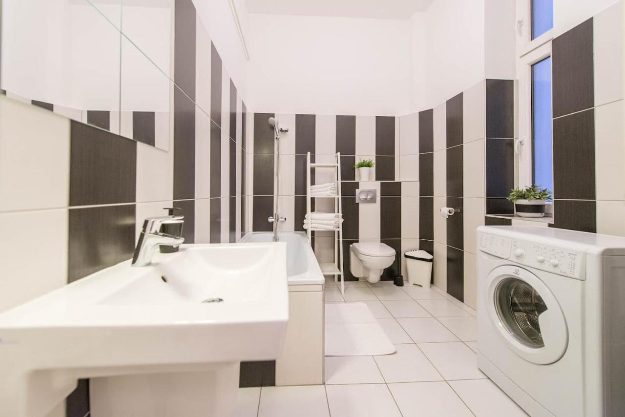 Bourgeois Elegance In The Heart Of Budapest Ngoại thất bức ảnh