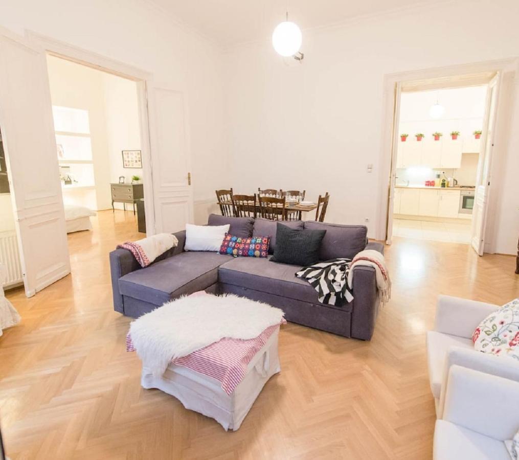 Bourgeois Elegance In The Heart Of Budapest Ngoại thất bức ảnh