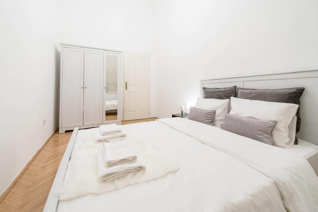 Bourgeois Elegance In The Heart Of Budapest Ngoại thất bức ảnh