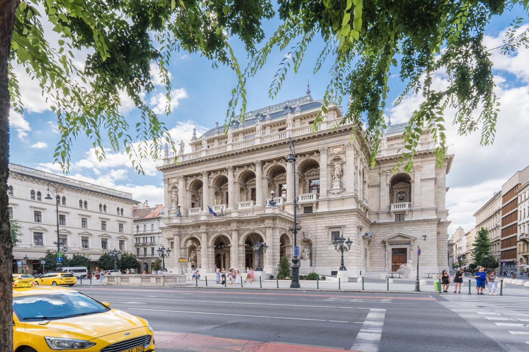 Bourgeois Elegance In The Heart Of Budapest Ngoại thất bức ảnh